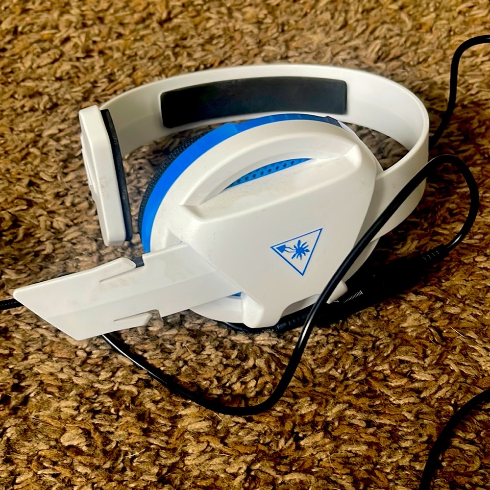 5/$20- Turtle beach gaming headset